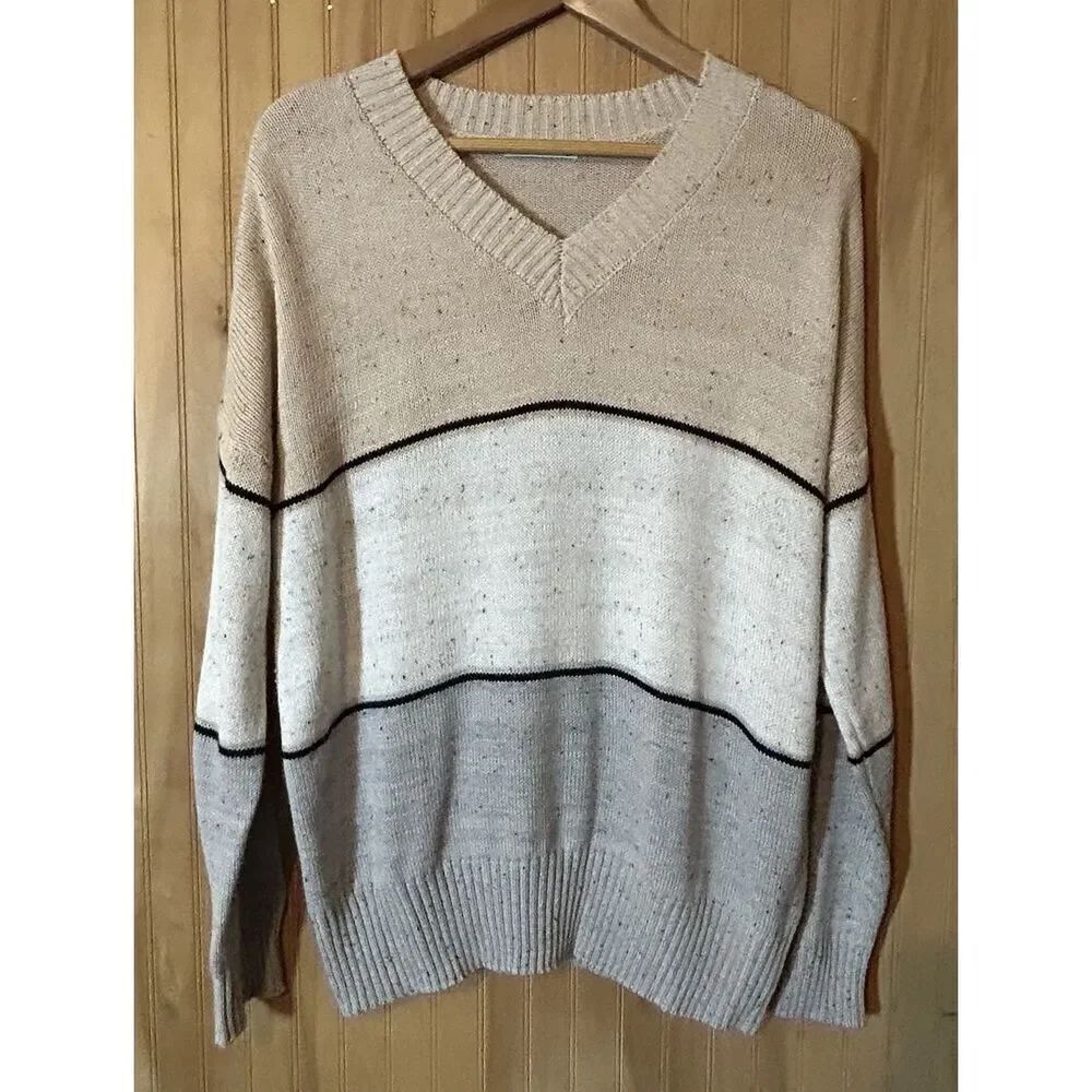 Staccato Women's Size Large Knit Long Sleeve Lightweight Sweater V-Neck